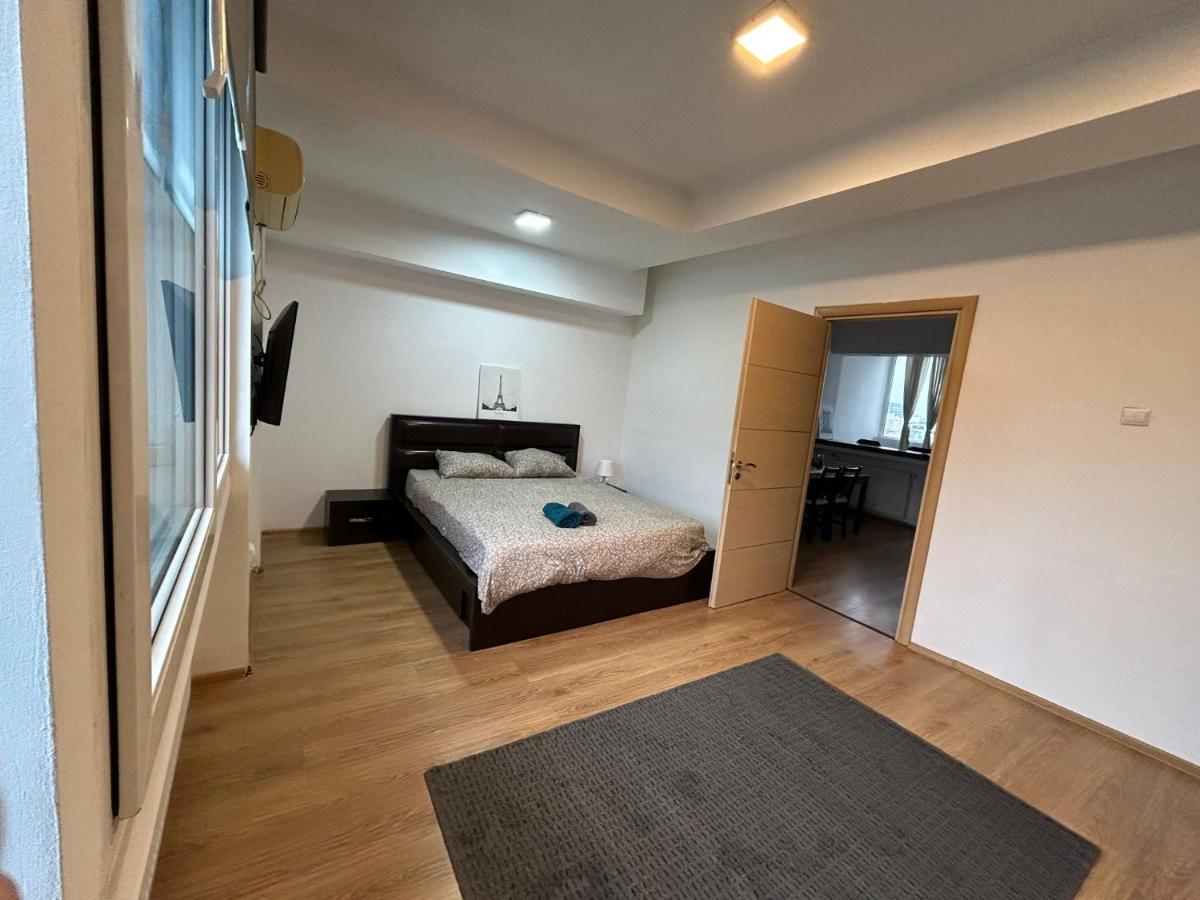 Elegant City Center Apartment Bukarest Kültér fotó